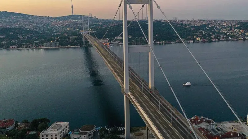 15 Temmuz Şehitler ve FSM de dahil; k&ouml;pr&uuml; ve otoyollar i&ccedil;in 30 yıllığına &ouml;zelleştirme kararı