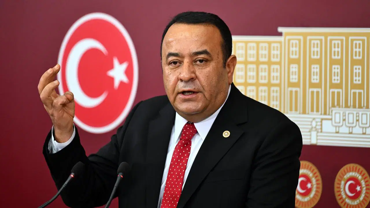 Adnan Beker, CHP'den istifa ettiğini duyurdu!