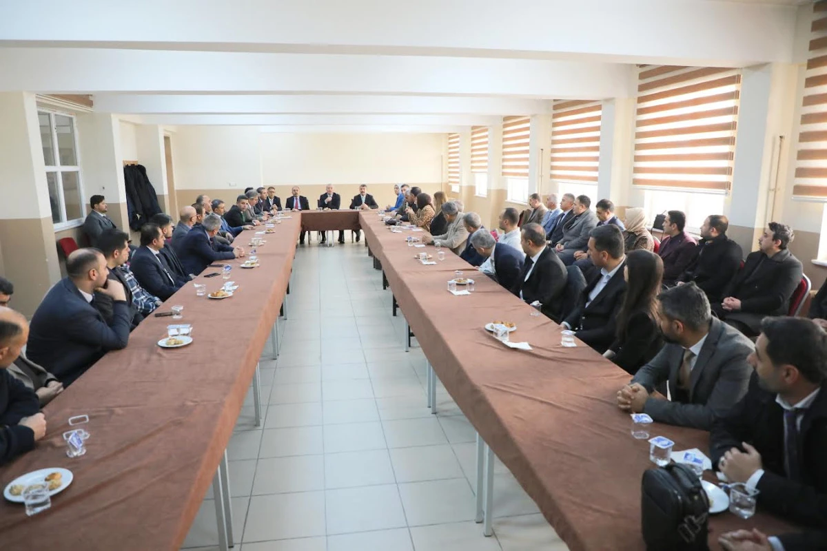 Ağrı Milli Eğitim M&uuml;d&uuml;r&uuml; K&ouml;krek Eleşkirt&rsquo;te eğitim &ccedil;alışmalarını yerinde inceledi