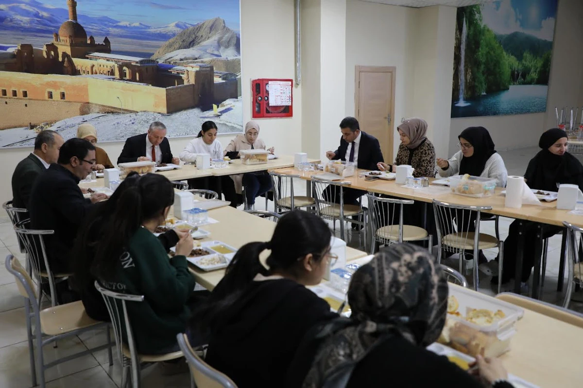 Ağrı&rsquo;da 12. sınıf &ouml;ğrencileri &uuml;niversite sınavına kampta hazırlanıyor