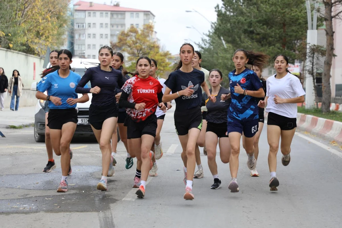 Ağrı'da “Cumhuriyet Koşusu” Coşkuyla Gerçekleştirildi