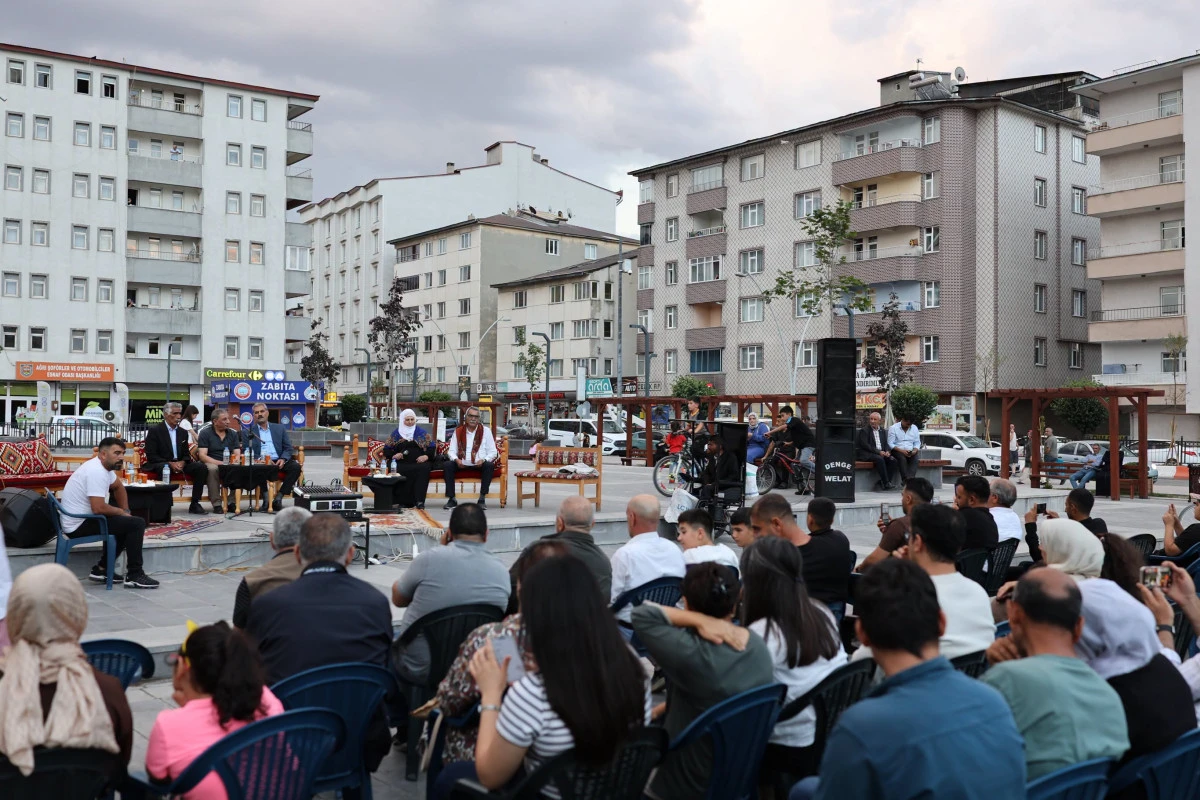 Ağrı&rsquo;da Dengb&ecirc;j Ş&ouml;leni: Kadim k&uuml;lt&uuml;r Şakıro Kent Meydanı&rsquo;nda yankılandı