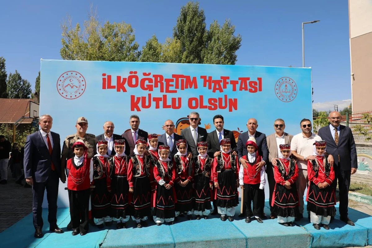 Ağrı’da İlköğretim Haftası törenle kutlandı