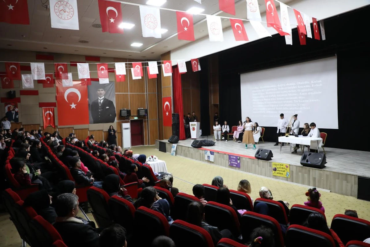 Ağrı&rsquo;da İngilizce tiyatro ve m&uuml;nazara etkinliği d&uuml;zenlendi