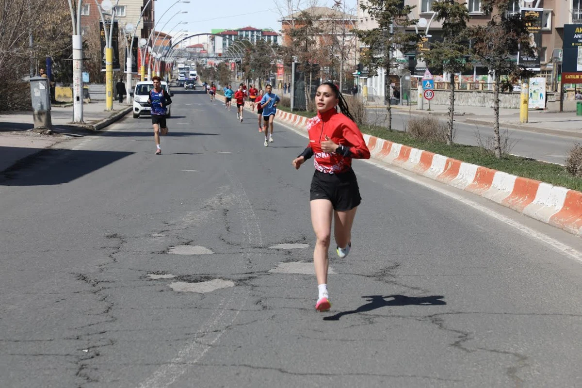 Ağrı&rsquo;da Kurtuluş Koşusu Yarışmaları Yapıldı
