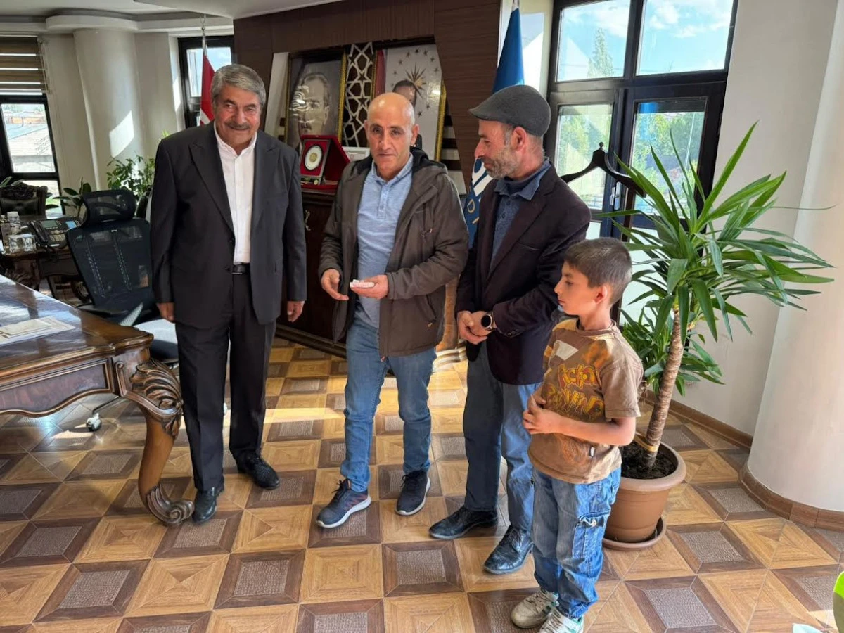 Ağrı'da Temizlik Personelinin dürüstlüğü takdir topladı
