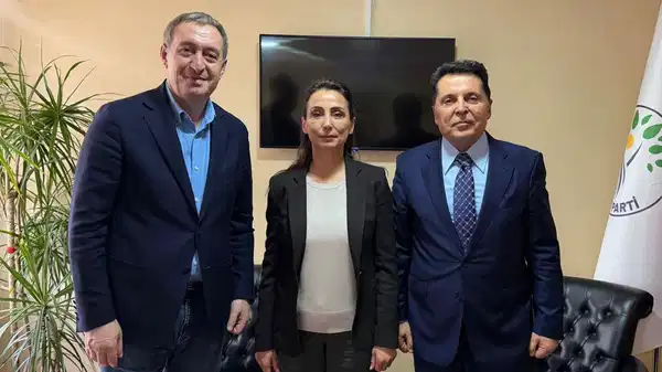 Ahmet Özer’den DEM Parti ile “barış ve demokrasi” görüşmesi