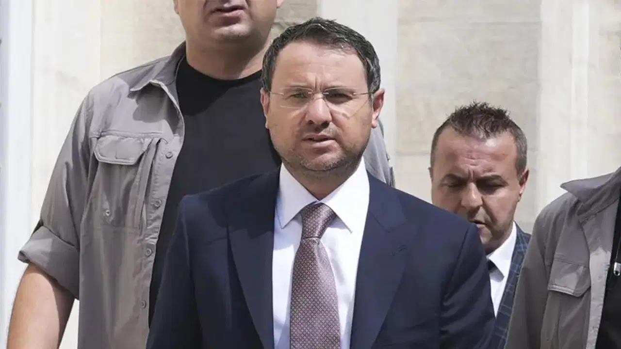 Akın G&uuml;rlek, Adalet Bakanı oldu: CHP'den ilk tepki!