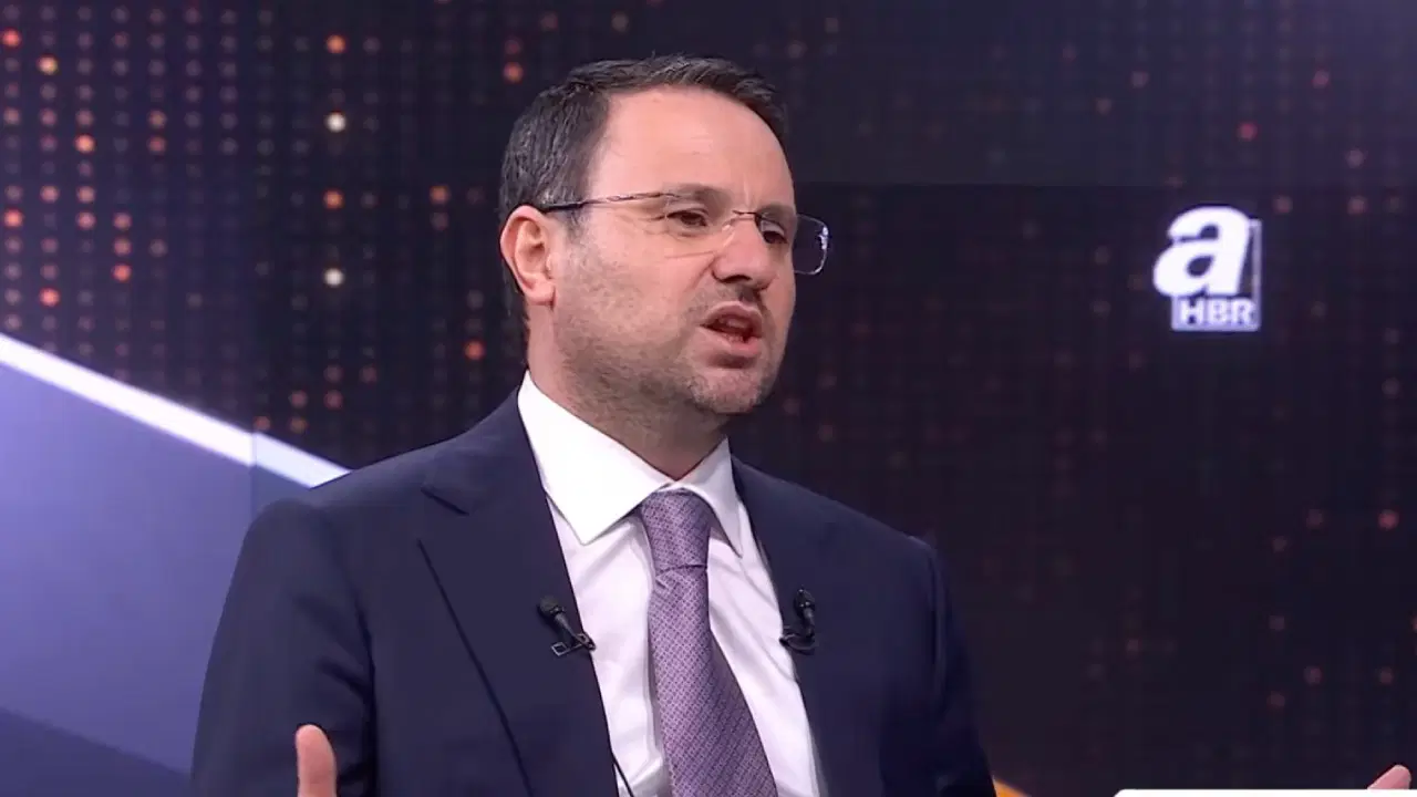 Akın G&uuml;rlek duyurdu: Avukat g&ouml;r&uuml;şmelerinde bilgi ve mektup paylaşımına d&uuml;zenleme yolda!