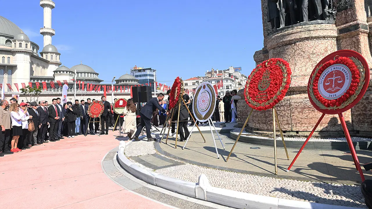 AKP, Taksim'deki 19 Mayıs t&ouml;reninde &ccedil;elenk bırakmadı
