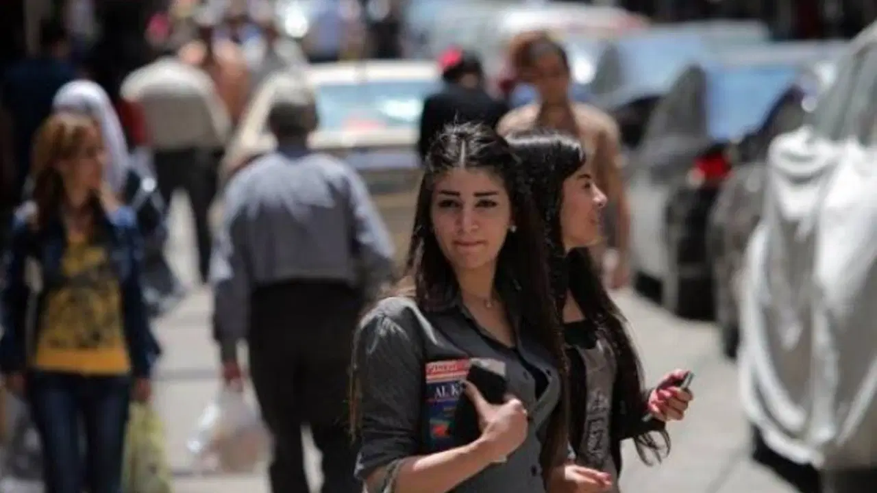 Alevilerin yaşadığı b&ouml;lgede kadınlara 'makyaj' yasağı!