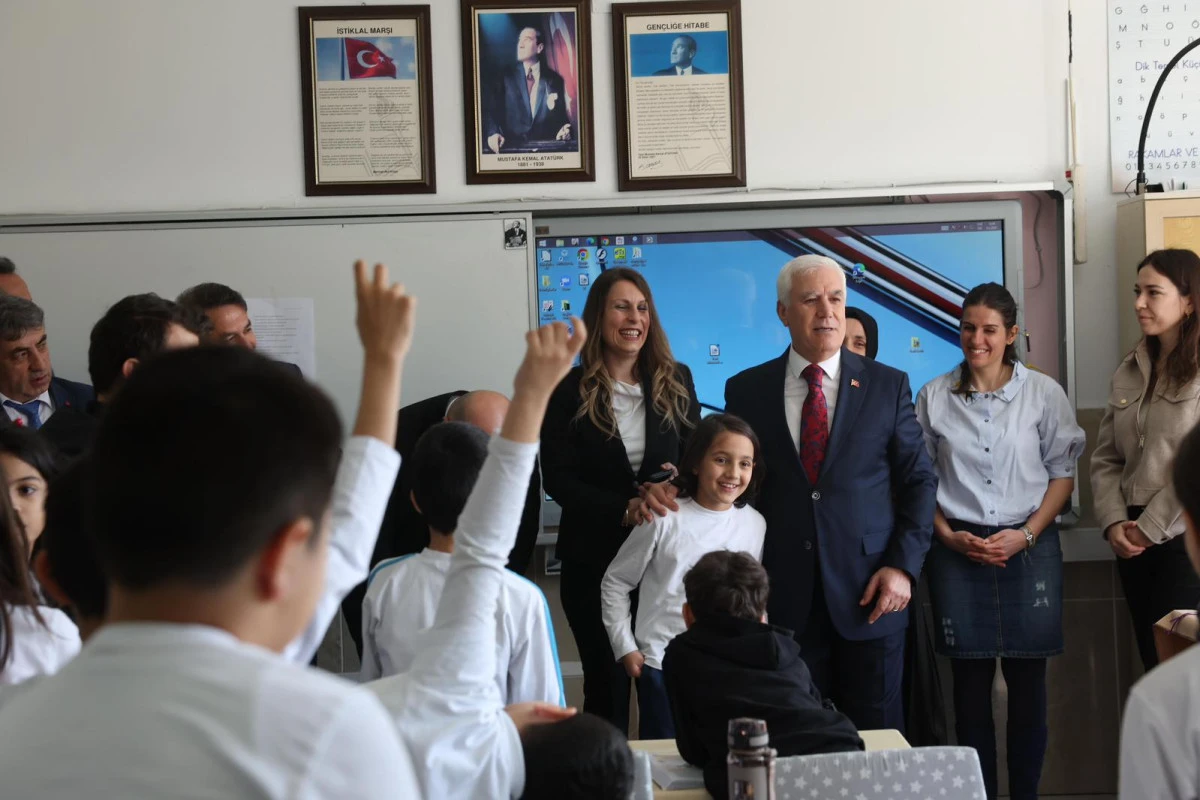 Arkadaşlarına s&ouml;z verdi, Başkan Bozbey&rsquo;i sınıfa getirdi