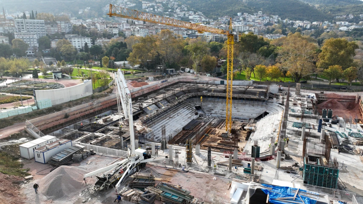 Atatürk Spor Salonu hızla yükseliyor