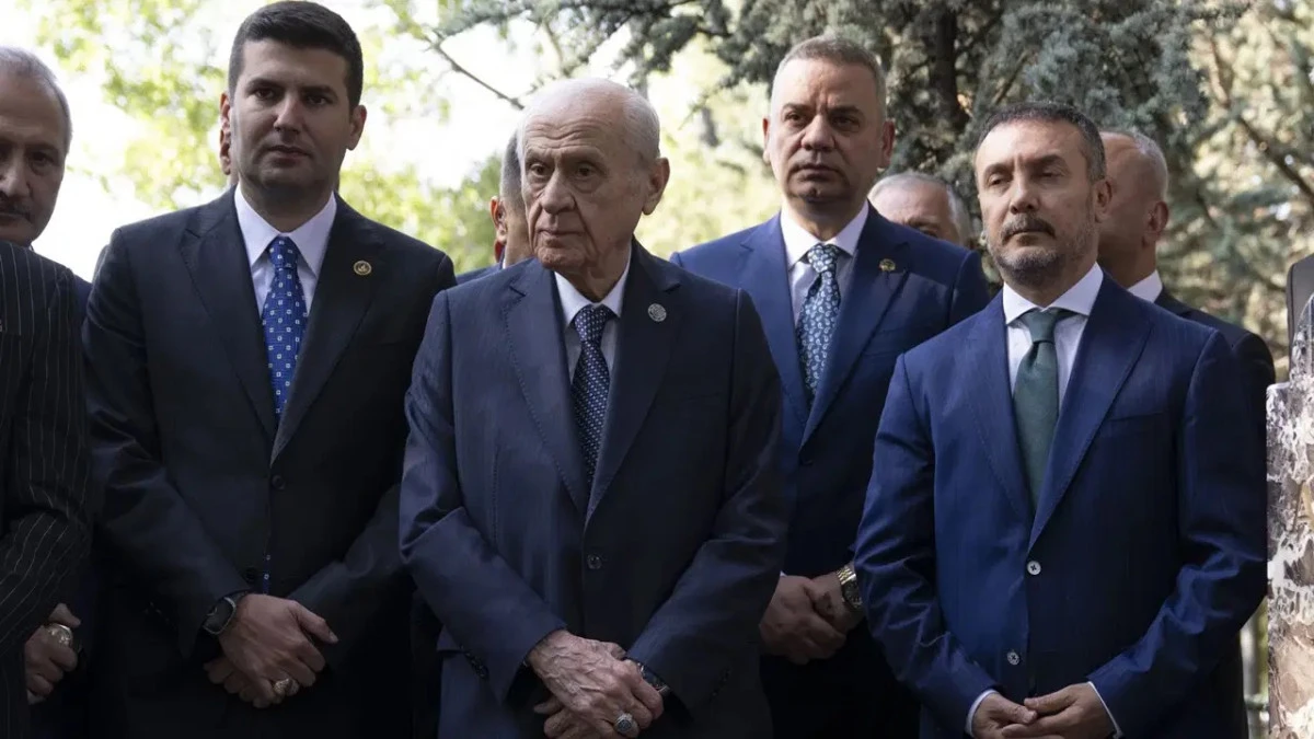  Bahçeli, CHP yönetimine sokak eylemlerinden kaçınmaya çağırıdı