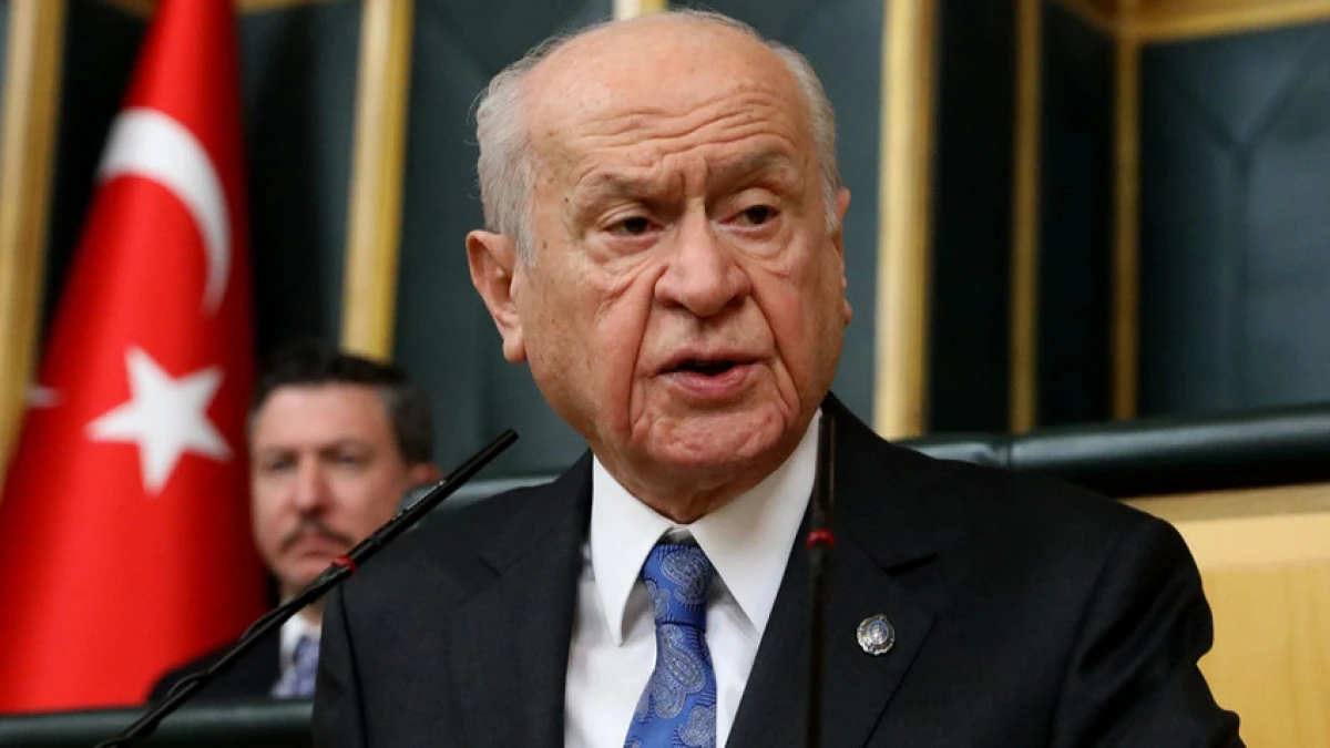 Bah&ccedil;eli'den &Ouml;zel eleştirisi: Ergen devrimciliği sorumlu siyaset değildir