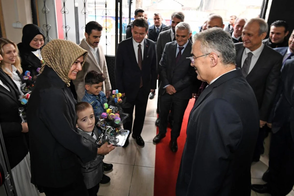 Başkan Aydın, &Ouml;zel Gereksinimli &Ccedil;ocukların Karne Sevincini Paylaştı