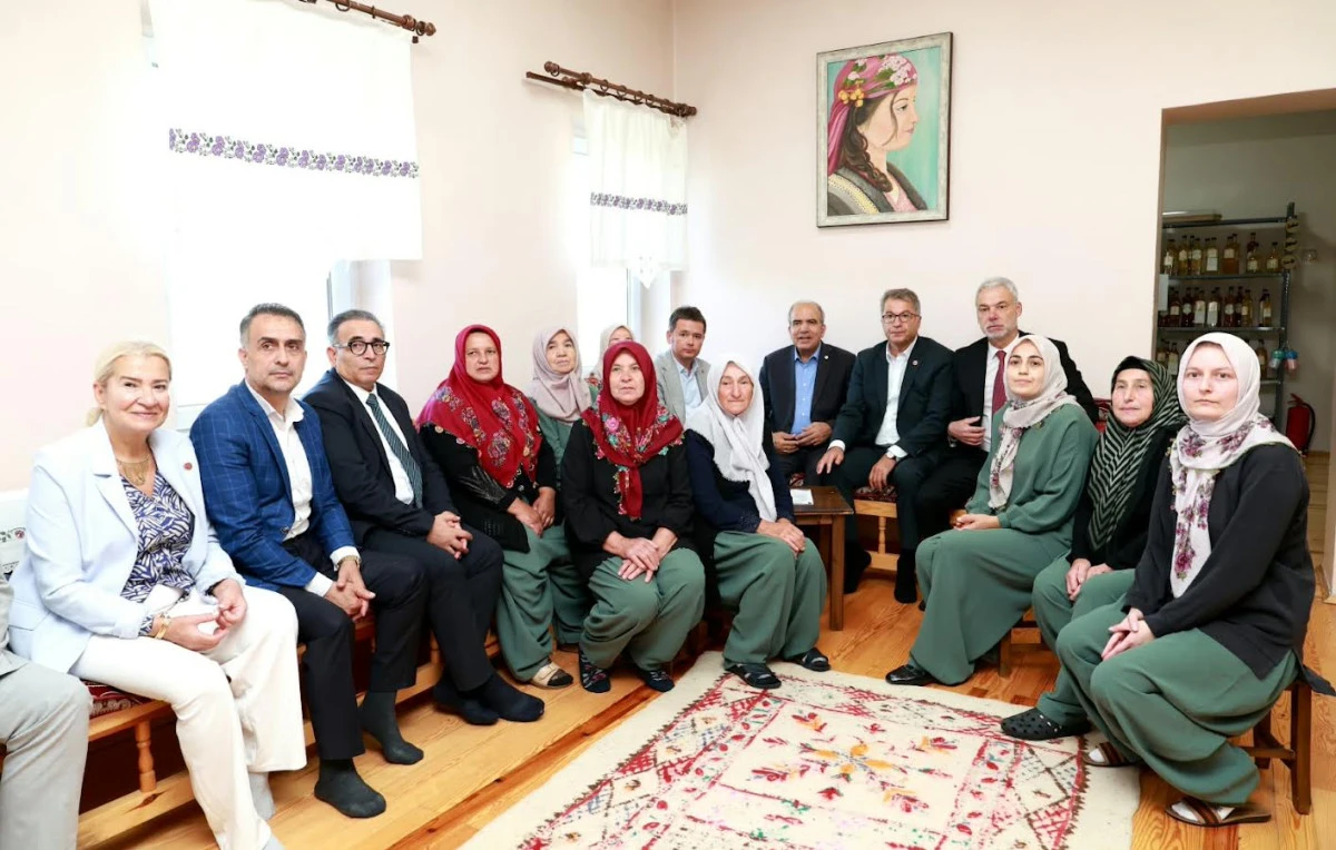 Başkan Aydın &Uuml;reten Kadınların Her Zaman Yanında
