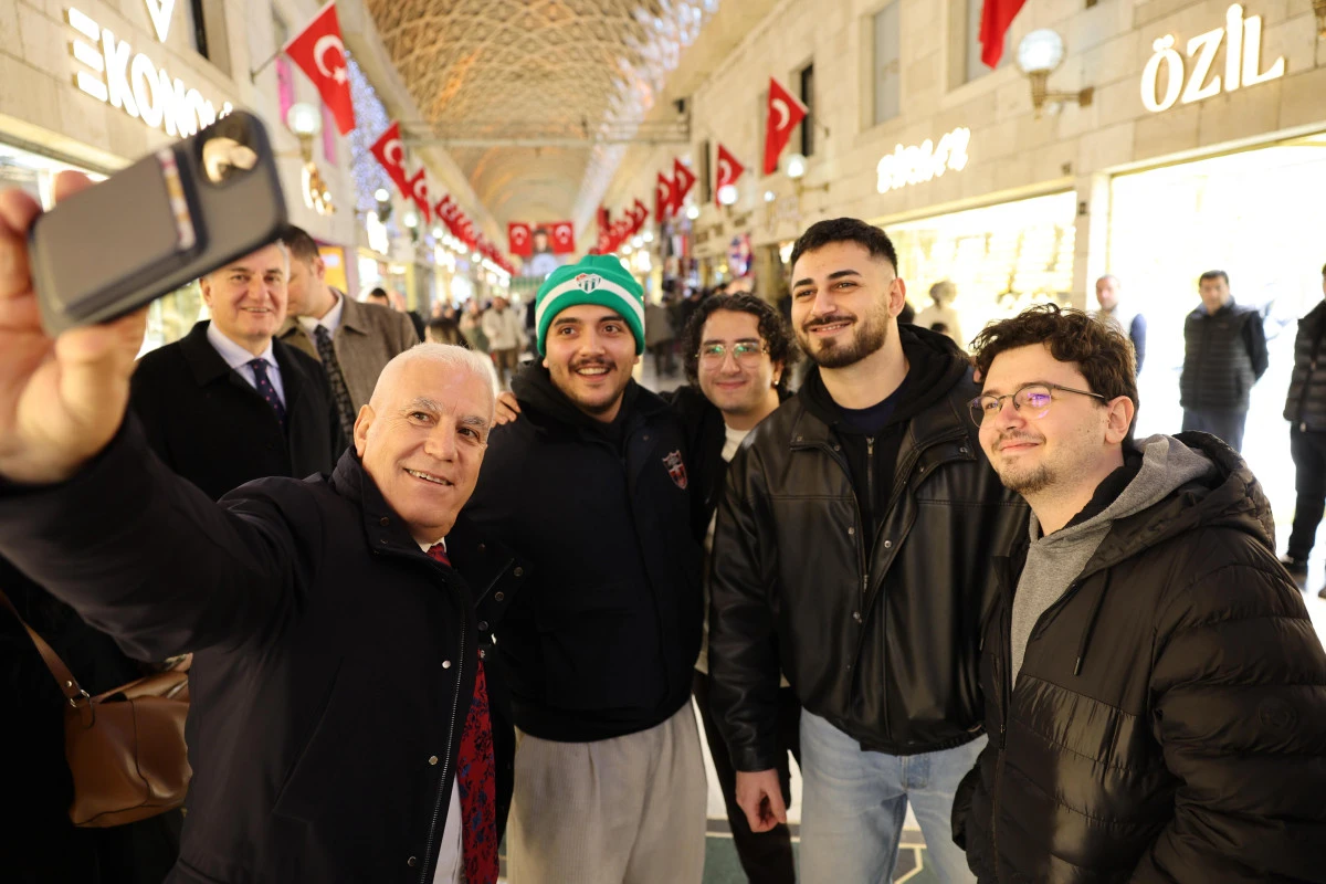 Başkan Bozbey &ccedil;arşı esnafıyla bayramlaştı