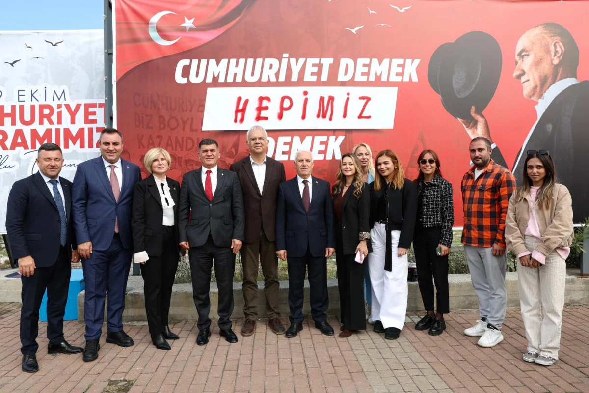 BAŞKAN BOZBEY, “CUMHURİYETE SAHİP ÇIKMAK HEPİMİZİN SORUMLULUĞUDUR” DEDİ