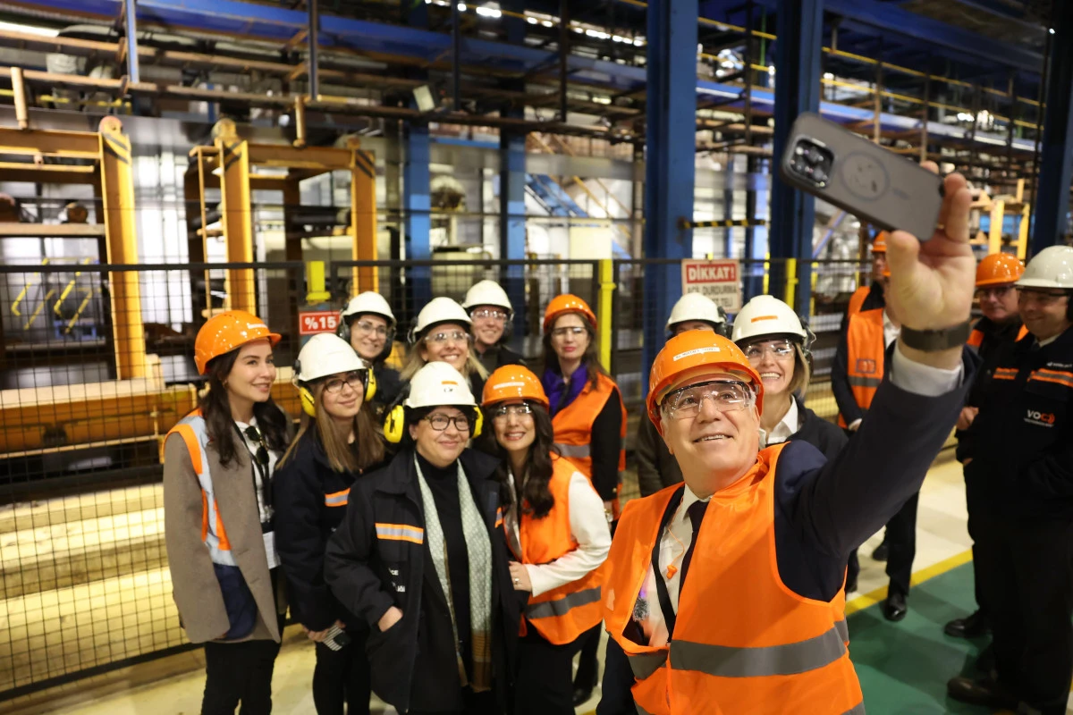 Başkan Bozbey'den kadın emek&ccedil;ilere anlamlı ziyaret