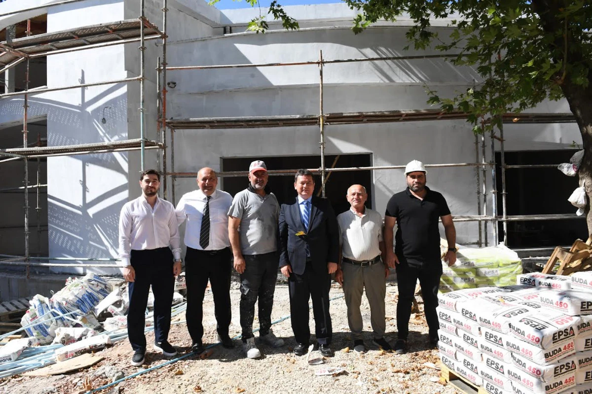 Başkan Erkan Aydın inşaatı devam eden kreşleri ziyaret etti 