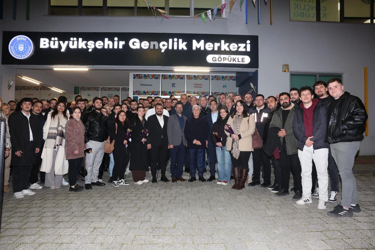Başkan Mustafa Bozbey, gen&ccedil;lere sahur yaptı