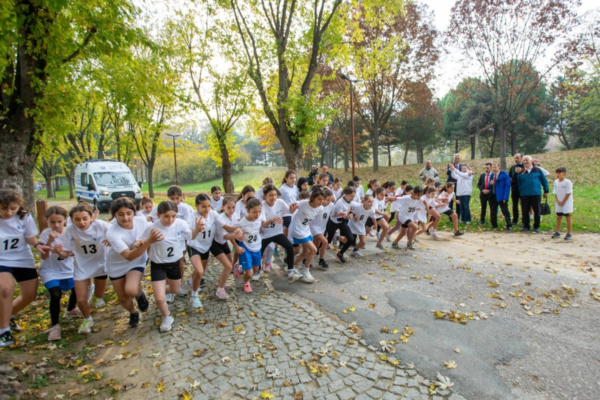 'Başöğretmen Atatürk Kros Yarışması' nefes kesti