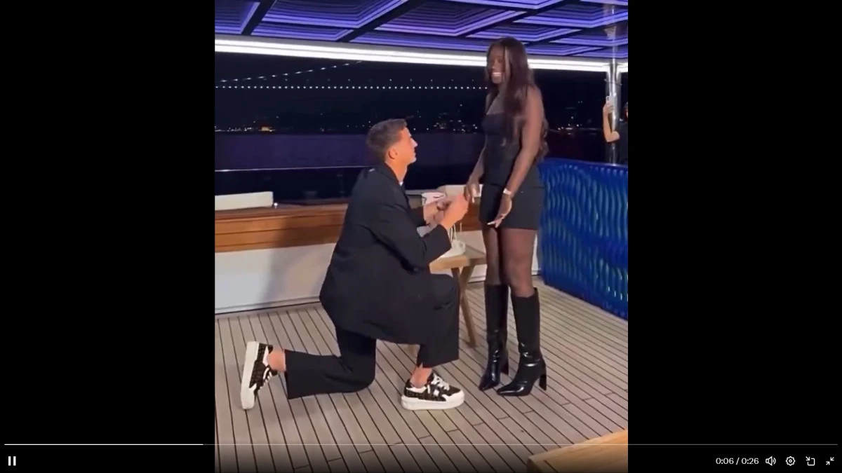 Bertuğ Yıldırım’dan Romantik Evlilik Teklifi