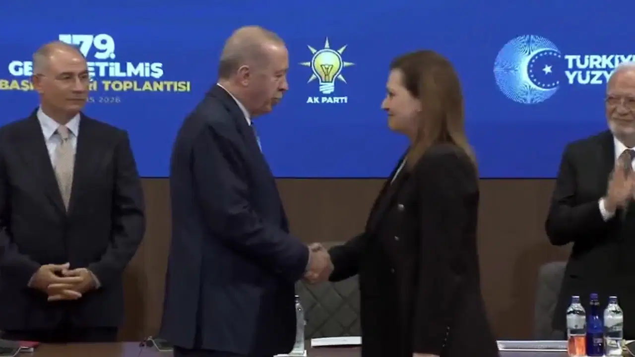 Burcu K&ouml;ksal resmen AKP'ye ge&ccedil;ti: Erdoğan duyurdu