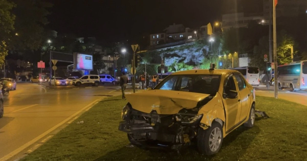Bursa Altıparmakta ışık ihlali kaza getirdi!