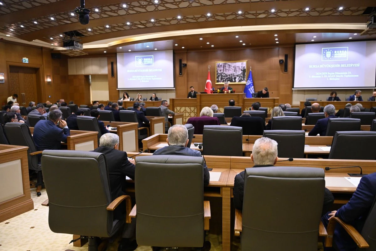 Bursa B&uuml;y&uuml;kşehir Belediye Meclisi&rsquo;nde Başkanların Yokluğu Tartışma Yarattı