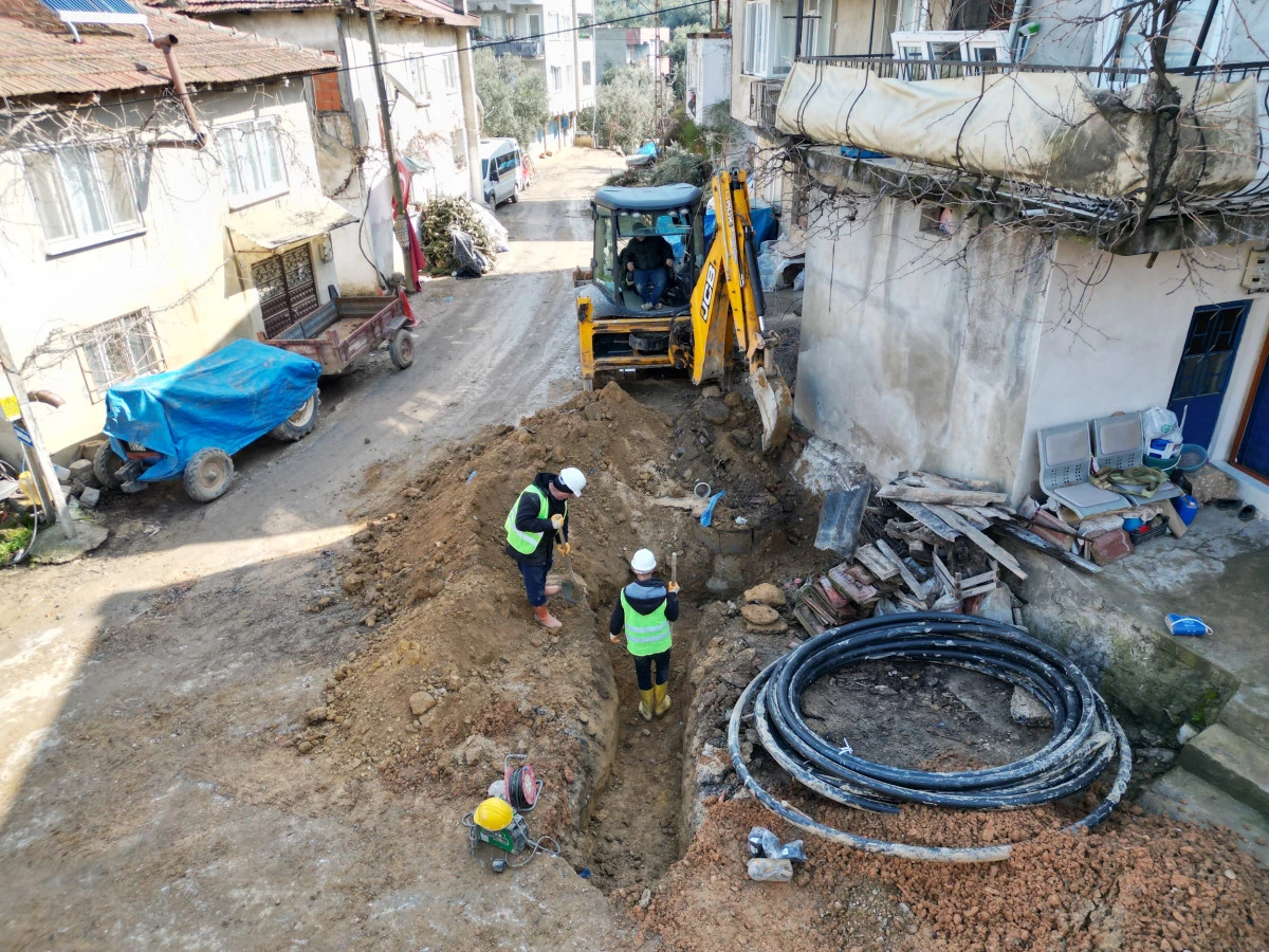 BURSA B&Uuml;Y&Uuml;KŞEHİR BELEDİYESİ, 17 İL&Ccedil;EDEKİ ALTYAPI SORUNLARINI GİDEREREK VATANDAŞLARA DAHA KONFORLU BİR YAŞAM SUNUYOR
