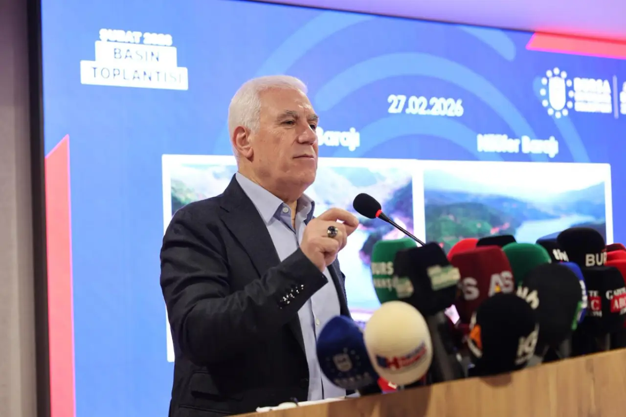 Bursa B&uuml;y&uuml;kşehir Belediyesine operasyon: Savcılık 'su&ccedil; &ouml;rg&uuml;t&uuml; lideri' dedi, Mustafa Bozbey reddetti