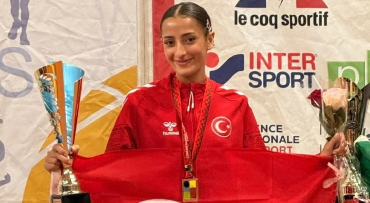 Bursa Büyükşehir Belediyesporlu Nazmiye Ak dünya üçüncüsü!