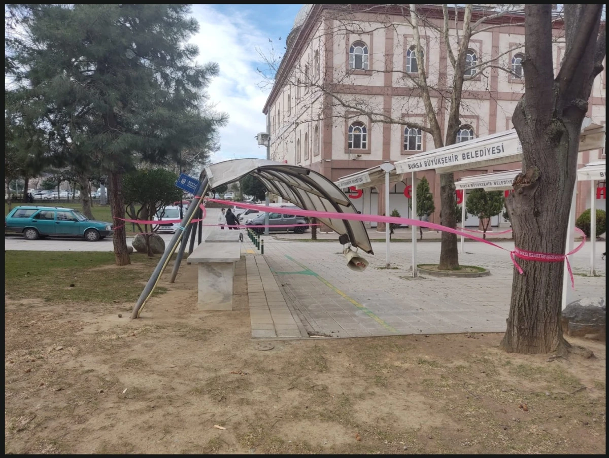 Bursa B&uuml;y&uuml;kşehir, şiddetli r&uuml;zgara karşı teyakkuzda