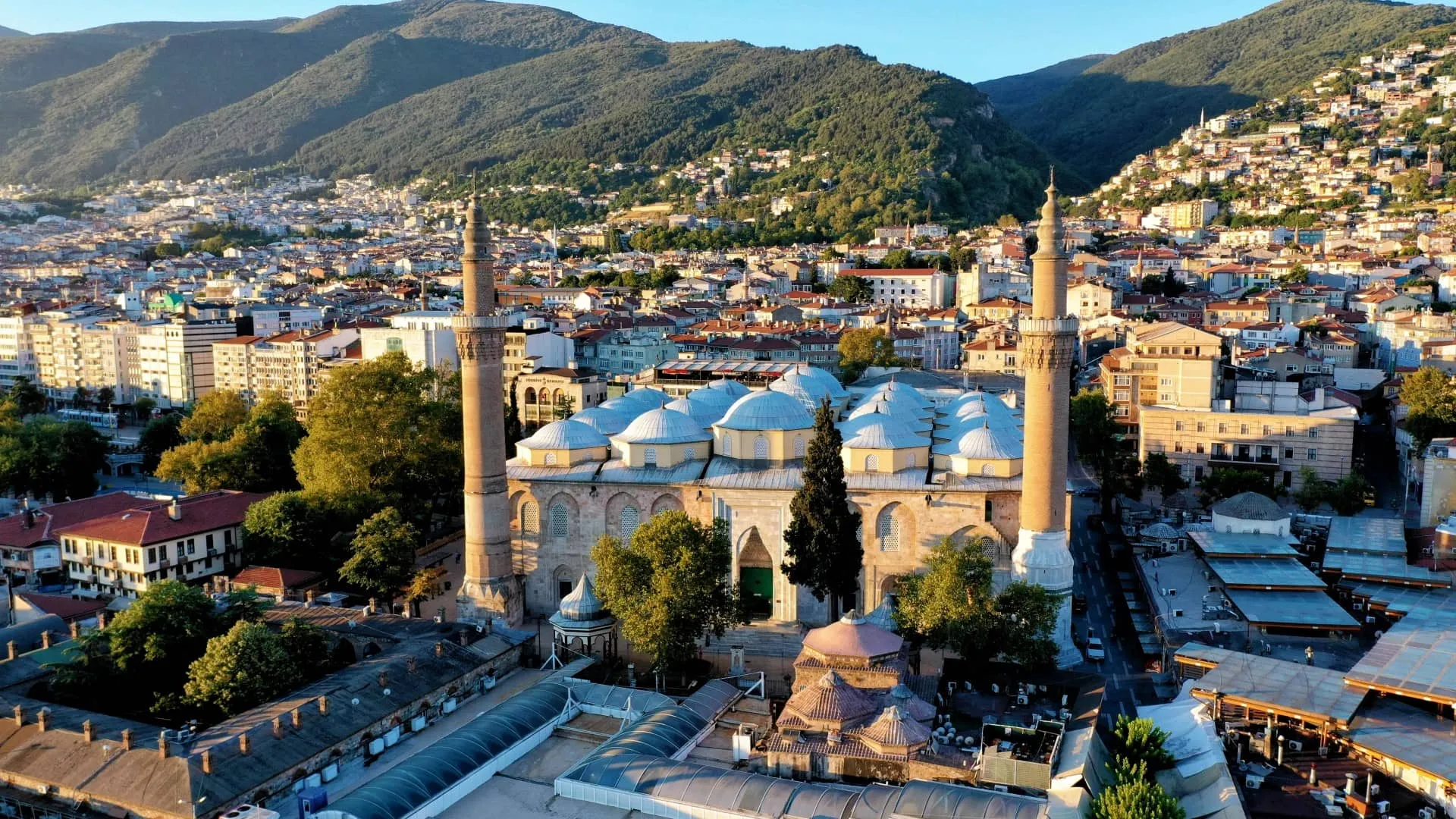 BURSA, G&Ouml;&Ccedil;&Uuml;N DE MERKEZİ OLDU: 2025&rsquo;TE BİNLERCE KİŞİ BURSA&rsquo;YA YERLEŞTİ!