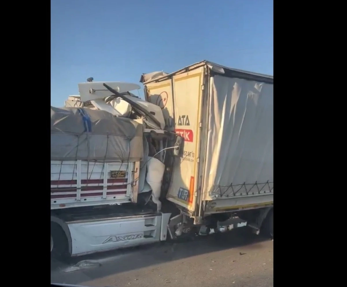 Bursa Karacabey Yolunda Tır Kazası