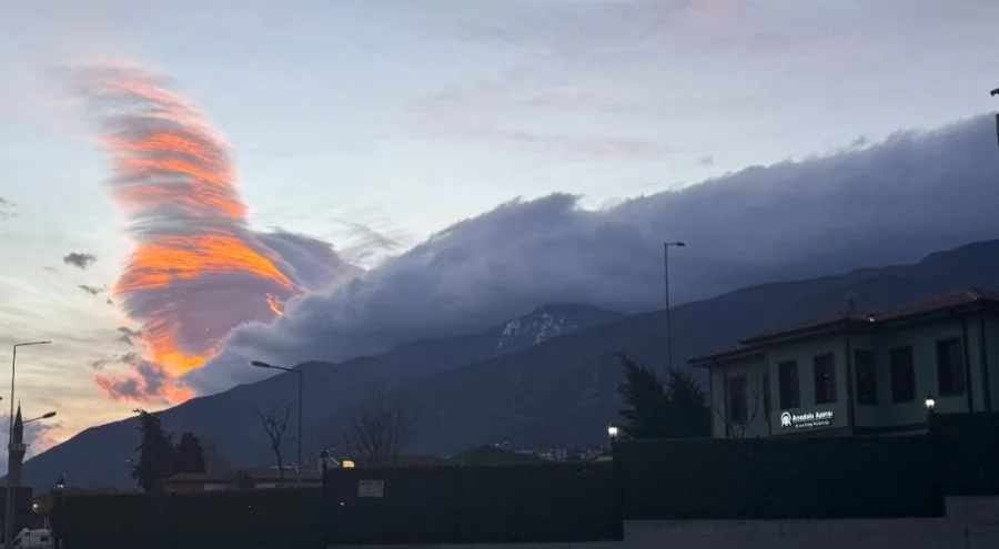 Bursa semalarında mercek bulutu g&ouml;r&uuml;ld&uuml;!