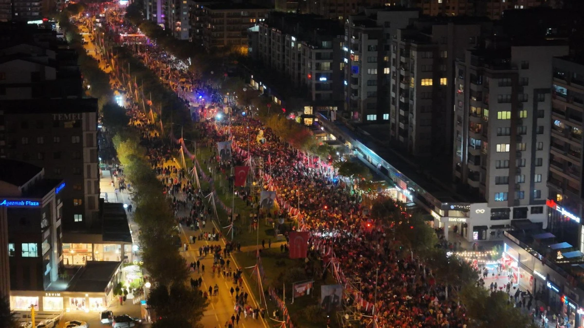 Bursa tek yürek, Yaşasın Cumhuriyet