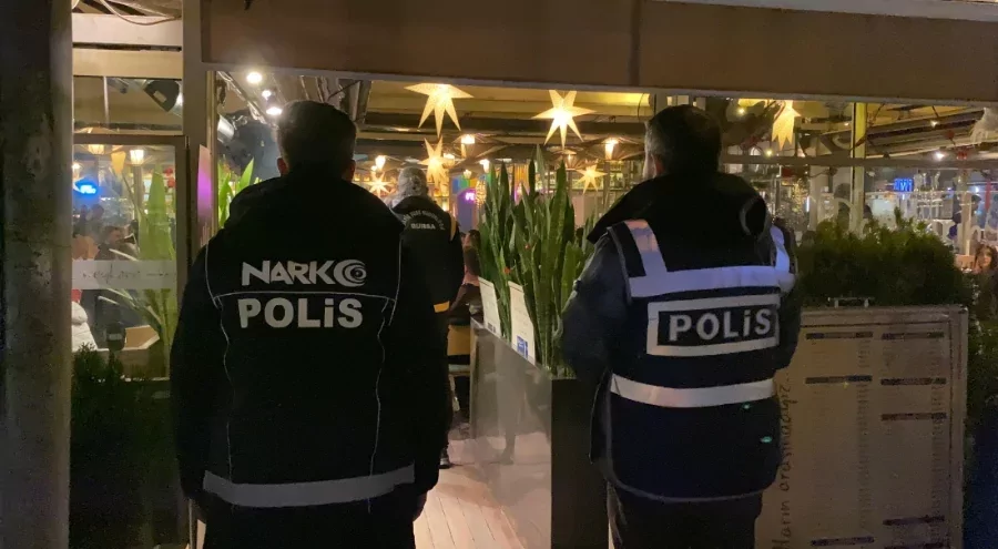 Bursa'da 3 il&ccedil;ede aranan şahıslar yakalandı!