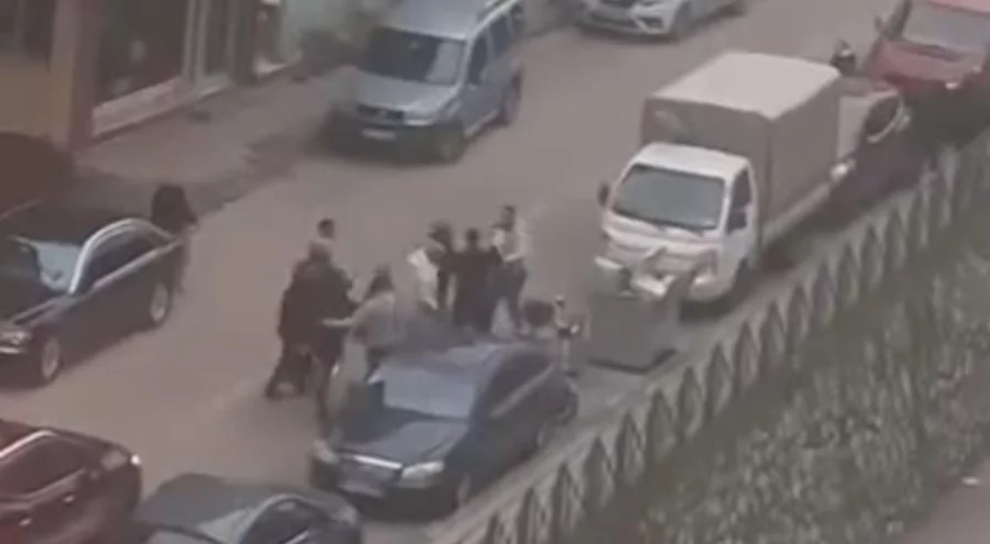 Bursa'da ara&ccedil;lar durdu, yumruklar konuştu!