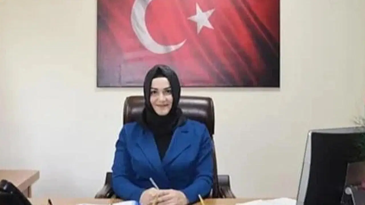 Bursa'da Atat&uuml;rk Portresi İddiası Meclis G&uuml;ndeminde: CHP&rsquo;li Pala&rsquo;nın Ardından İYİ Partili T&uuml;rkoğlu da Soru &Ouml;nergesi Verdi