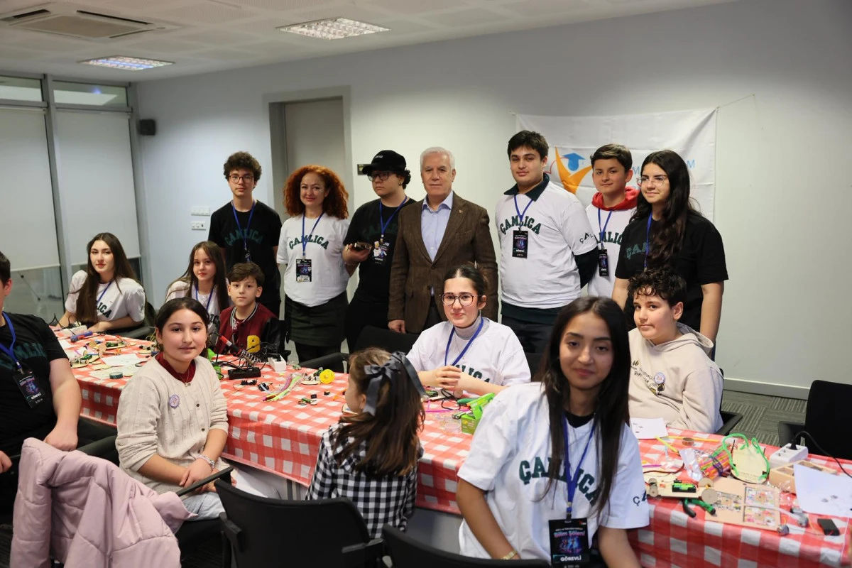 Bursa'da gen&ccedil;ler bilimle buluştu