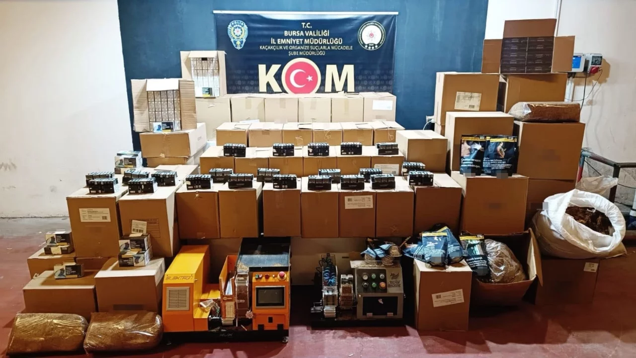 Bursa'da ka&ccedil;ak sigara ve t&uuml;t&uuml;n operasyonu: 4 kişi yakalandı