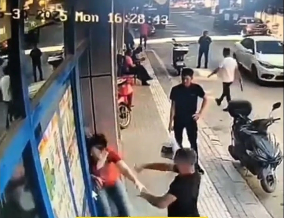 Bursa’da Kadın Kasiyere Yumruklu Saldırı!