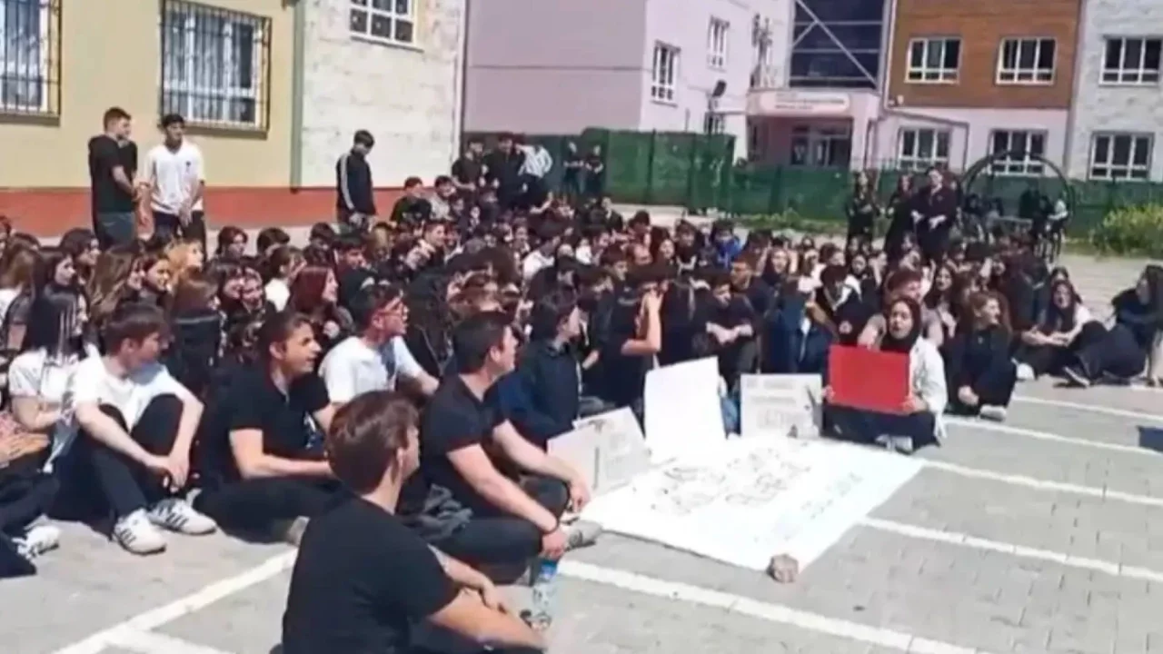 Bursa'da liselilerin "G&uuml;venli okul" eylemine soruşturma