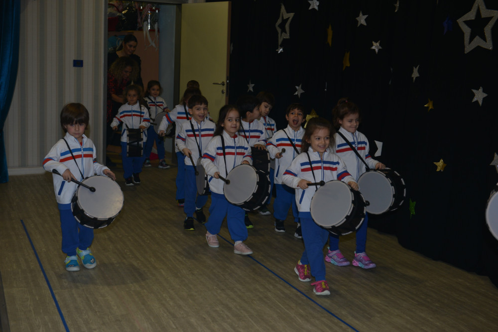 Bursa'da Miniklerin karne sevinci