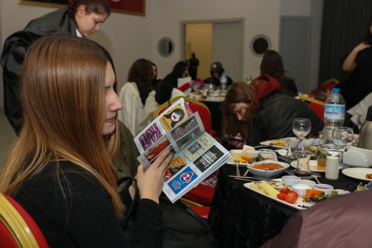 Bursada Şiddetsiz yaşama dijital sergiyle dikkat &ccedil;ektiler