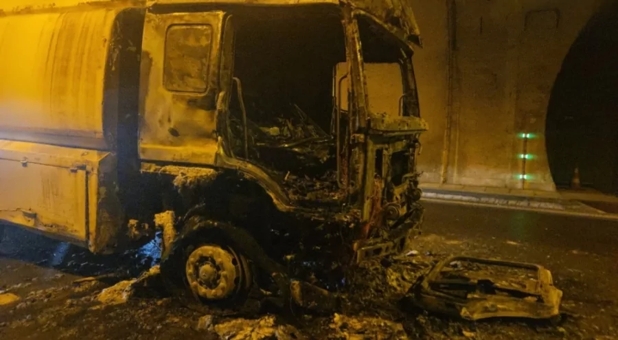 Bursa'da su tankeri alev aldı: Trafik kilitlendi