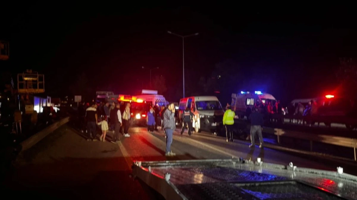 Bursa'da zincirleme kaza:  ölü ve çok sayıda yaralı var